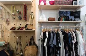 What is a capsule wardrobe and how to make it from scratch?