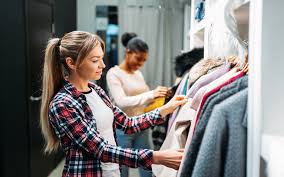 Who is a Shopping Assistant: how to become a Personal shopper and earn money as a shopping assistant